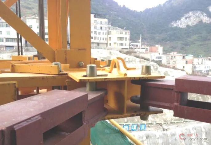 4.3.15 附着杆连接销轴长度不足;附着杆耳板与支座耳板异常焊接