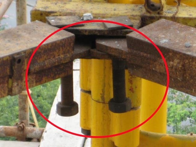 4.3.16 附着杆连接销轴采用螺栓代替