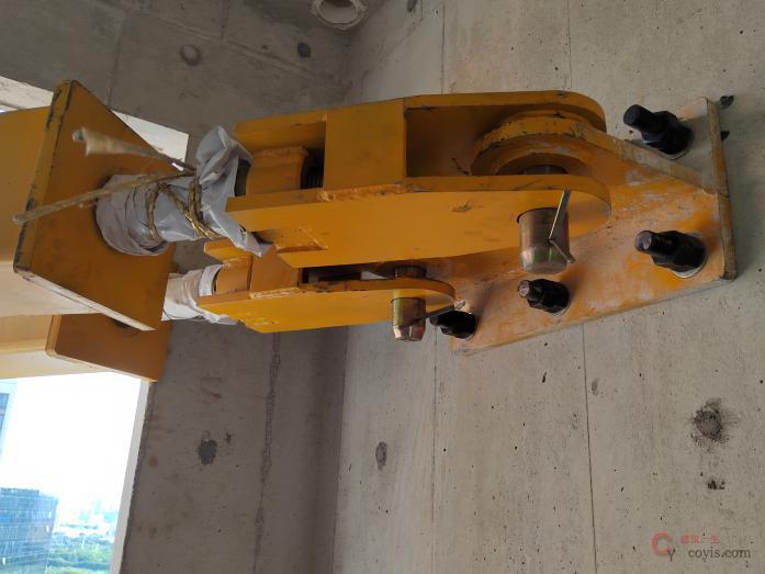 4.3.20 附着杆未采用两端铰接,违规焊接固定