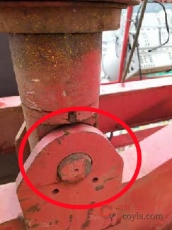 4.4【爬升系统】类隐患 4.4.1 液压油缸连接销轴轴向固定不符合要求