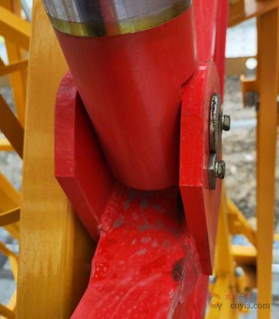 4.4.4 顶升油缸连接耳板局部变形