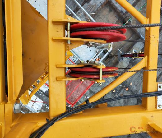 4.5.1 滑轮轮缘破损或绳槽磨损严重