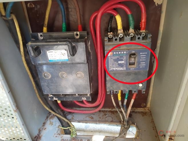 4.7.5 塔机专用开关箱设置不符合要求