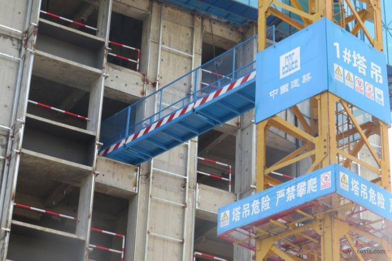 4.9.3 塔机作业人员上下通道缺安全防护