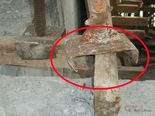 钢管立杆未支承在可靠的支承面上