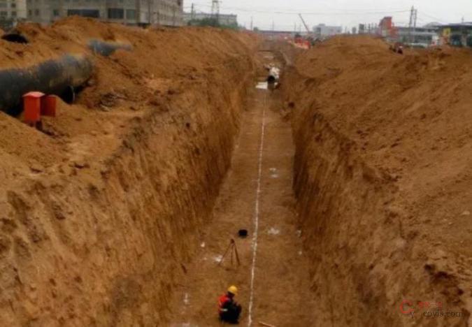 (隐患)基槽开挖无支护、坡顶堆土未清理