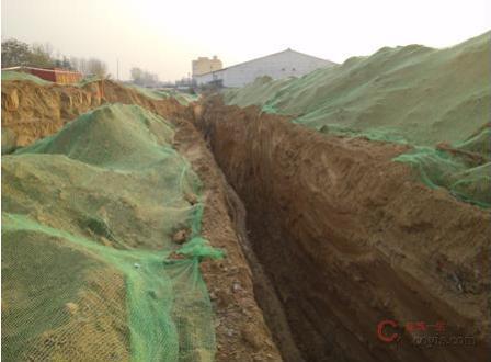 (隐患)基槽开挖无支护、坡顶堆土未清理