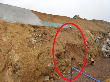 【隐患】放坡开挖,坡率过大,坡体坡面未修整