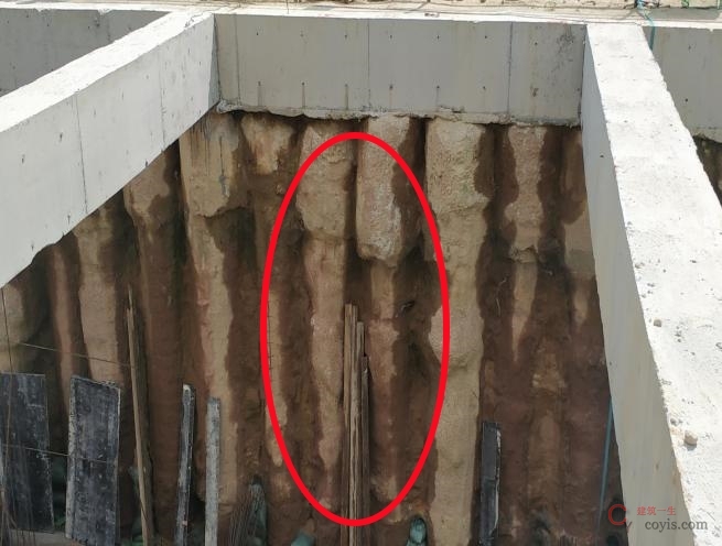 【隐患】排桩、双排桩等桩间挂网喷砼不及时,造成桩间水土流失