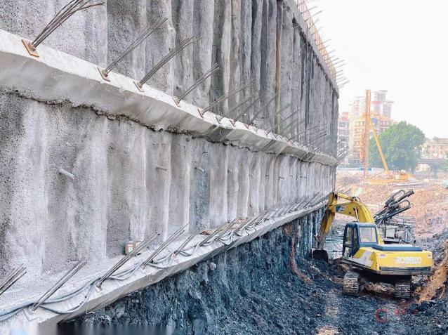 【正确】桩间及时挂网喷砼