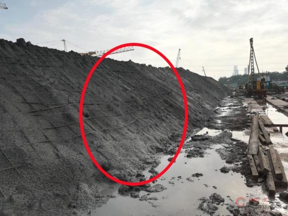 【隐患】整体连接不佳,钢网片布设随意