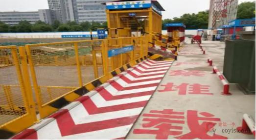 【正确】严格禁止坑边堆载