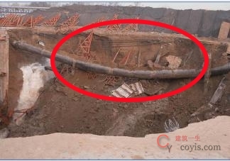 【隐患】管线作业范围无保护