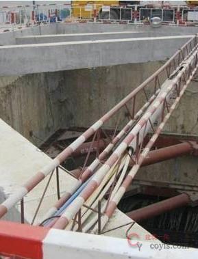 【正确】对管线进行悬吊及保护