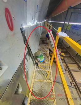 【隐患】人行通道不畅通 进出轨行区安全措施不足