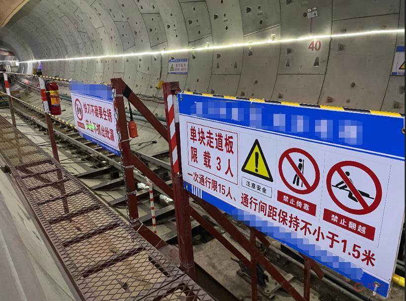 【隐患】进出轨行区声光电一体提示器、应急通道、巡查机器人等(部分做法仅为参考、借鉴)