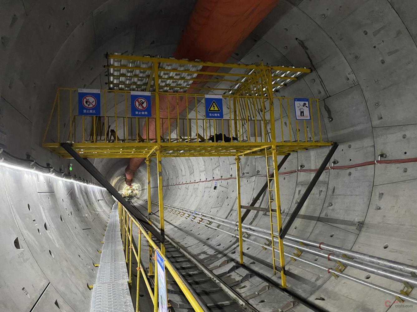 【隐患】通道防护不足、作业平台无限高限宽标识