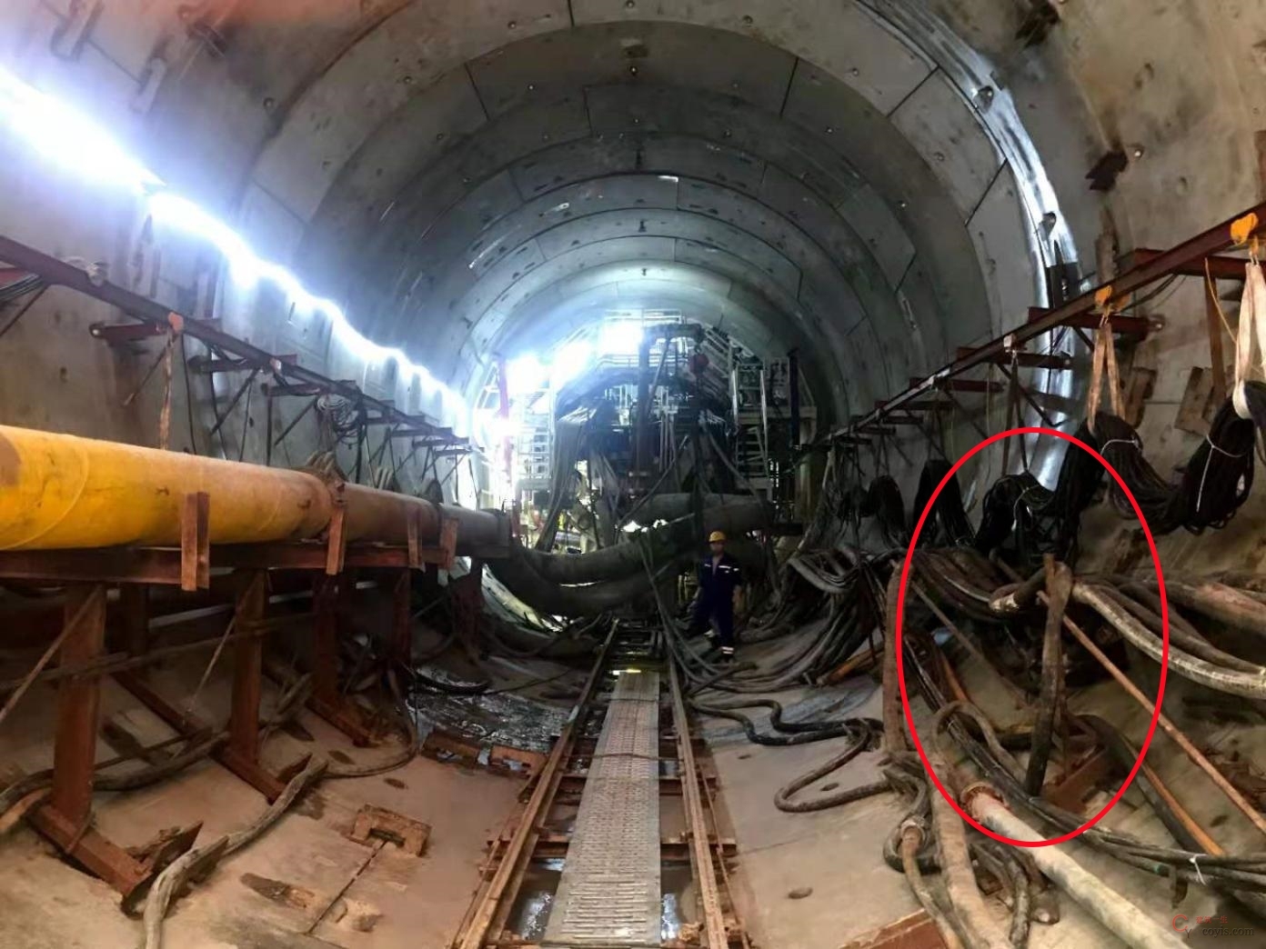 【隐患】通道不畅通、作业平台无警示标识、消防设施不足