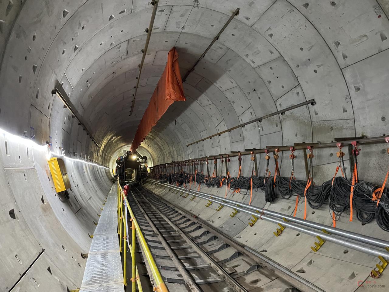 【正确】标识齐全、创新工装