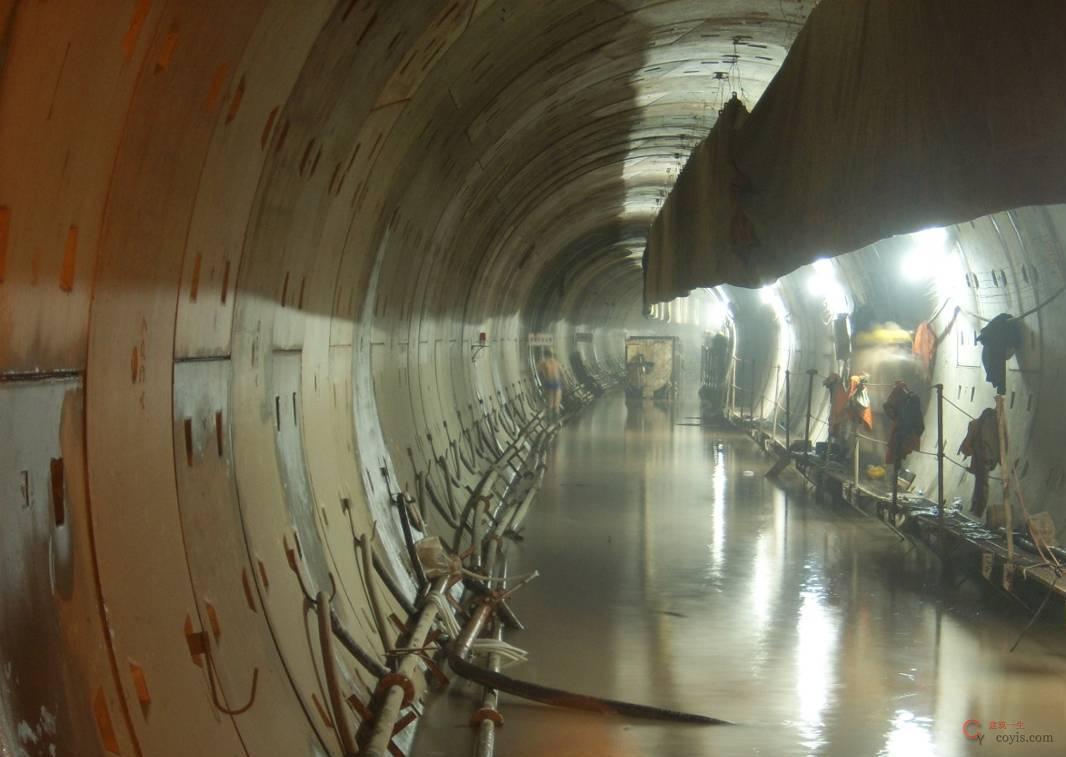 【隐患现象】洞门未进行加固或存在加固盲区