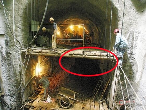 【隐患】竖井与正洞连接处未加固,上下通道设置不规范