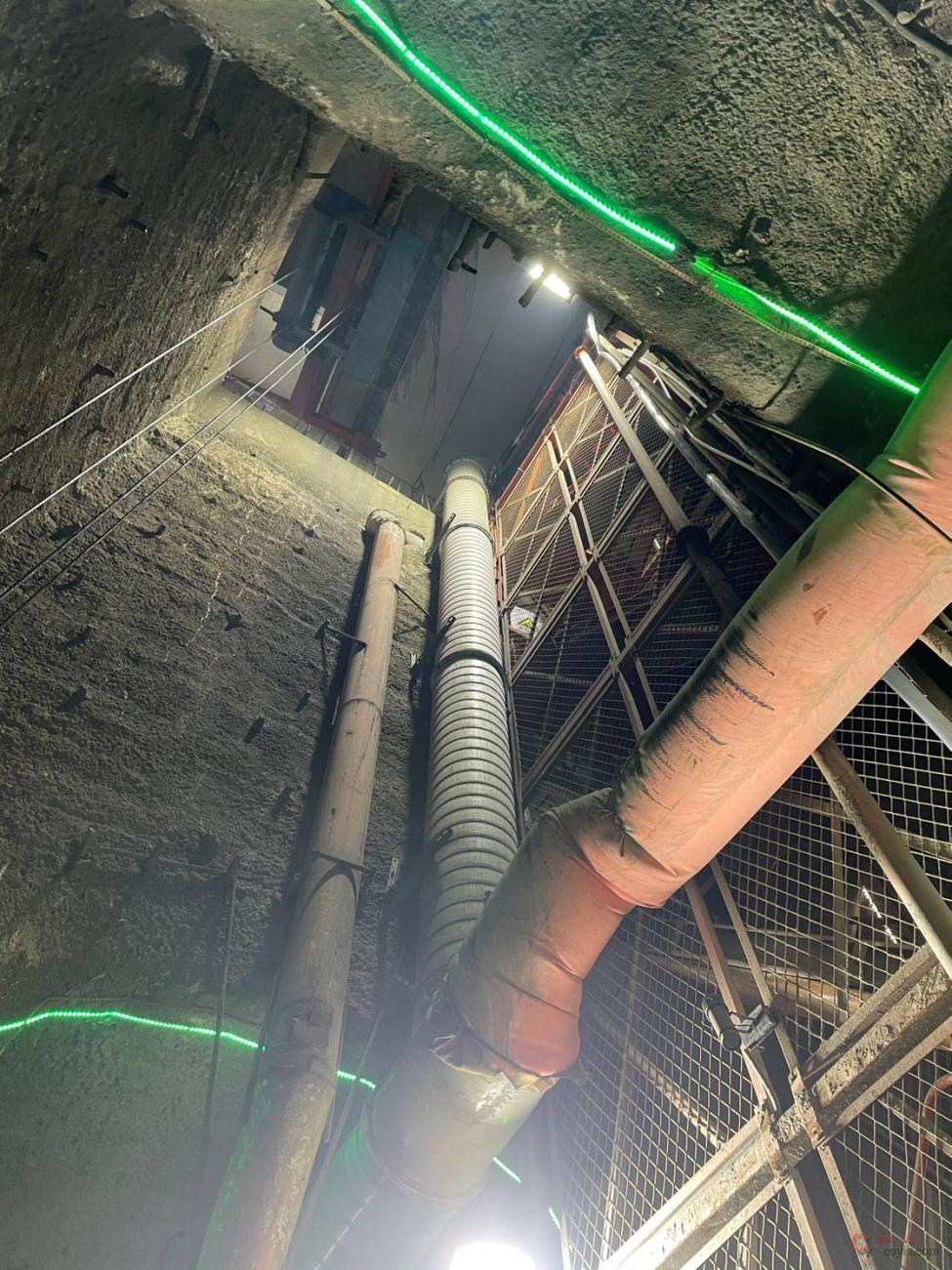 【正确示例】竖井与正洞连接处按设计要求进行加固、上下通道畅通