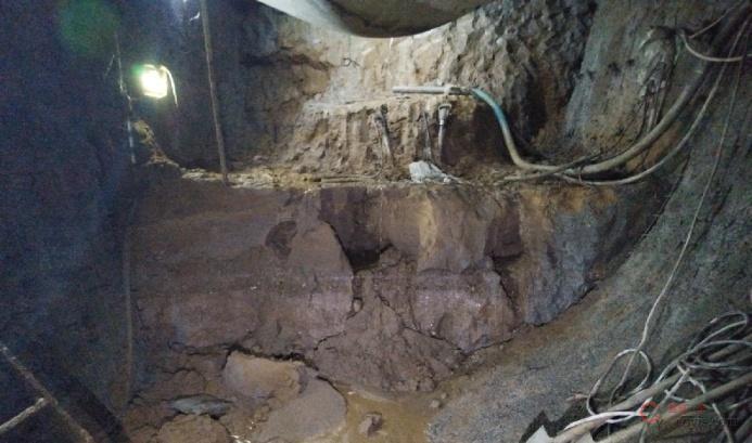 【隐患】水四处流淌