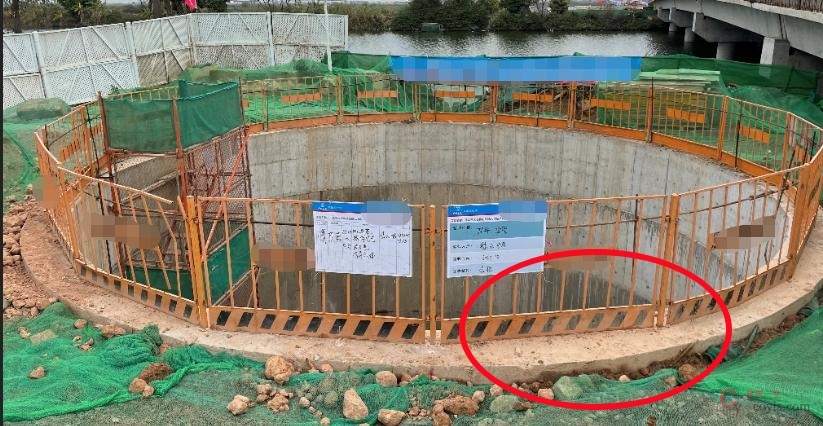 【隐患】水四处流淌、井口无防汛墙、洞内排水