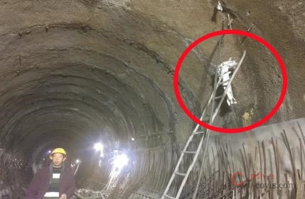 【隐患】初支背后回填注浆不及时而出现渗漏或注浆操作平台简易存在高坠隐患