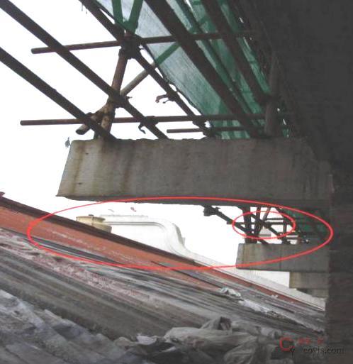 【隐患】悬挑结构承载力不满足,结构底部未设置支顶