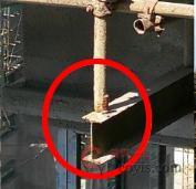 【隐患】立杆脚与型钢接触不稳固