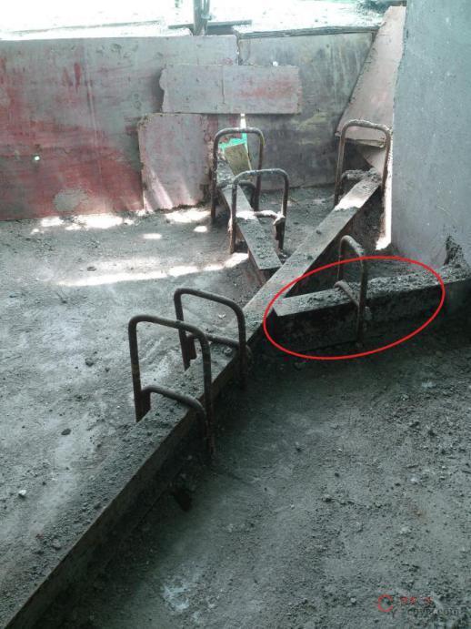 【隐患】锚固段长度小于1.25 倍悬挑段长度