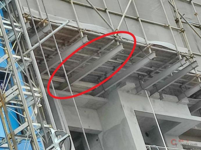 【隐患】悬挑型钢前端未设钢丝绳