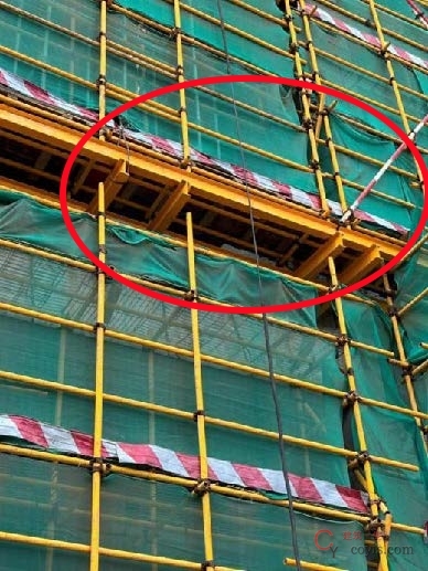 【隐患】悬挑型钢前端未设钢丝绳