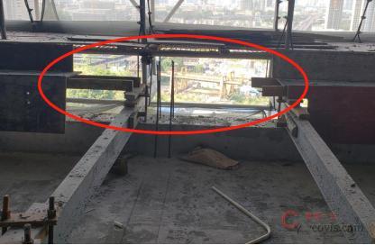 【隐患】悬挑层硬防护缺失