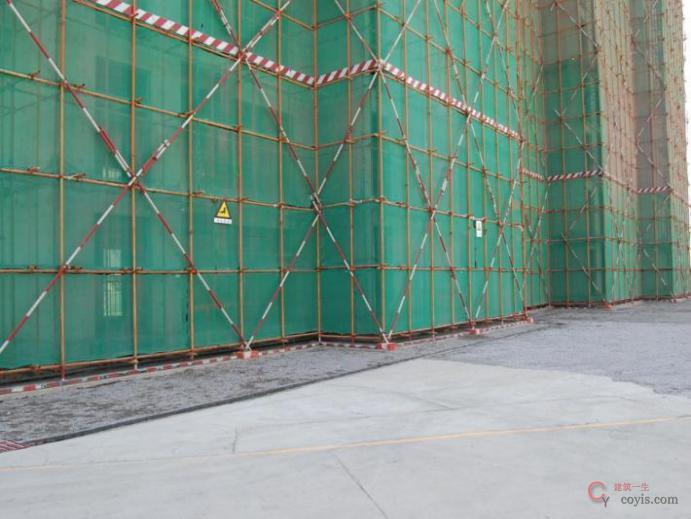 【正确】架体底部无垃圾和杂物