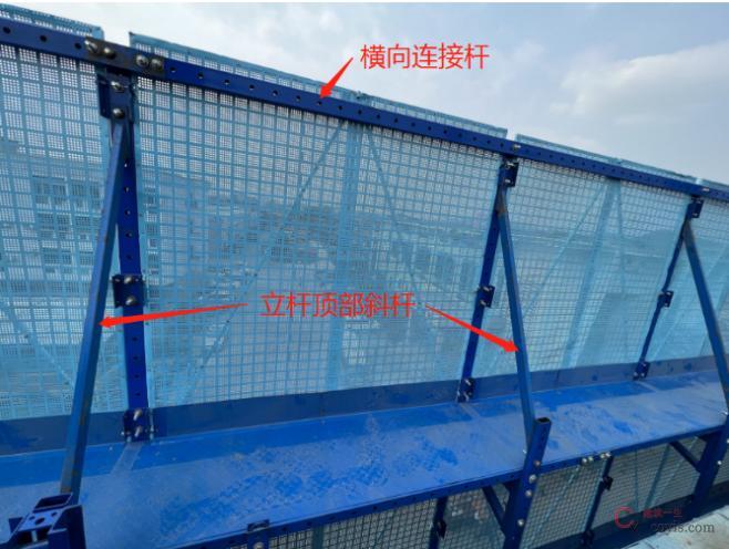 【正确】立杆顶部设置斜杆和横向连接杆