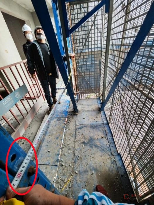 【隐患】架体的水平悬挑长度 2.1m