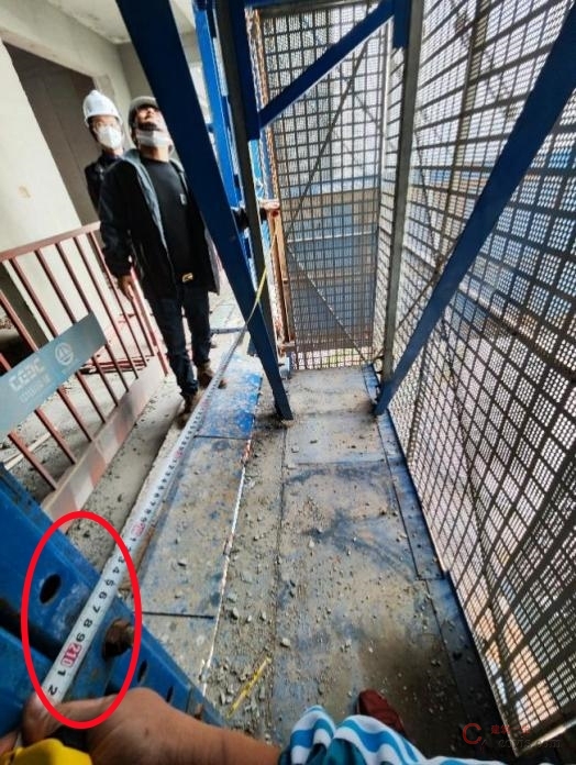 【隐患】架体的水平悬挑长度 2.1m