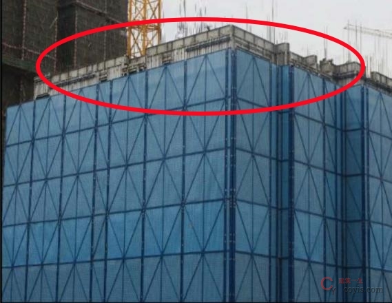 【隐患】架体顶部防护高度小于1.5m