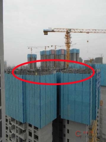 【隐患】架体顶部防护高度小于1.5m