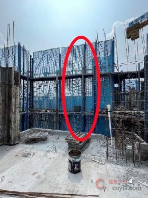 【隐患】架体悬臂高度大于6m,顶部未采取有效的刚性连接措施