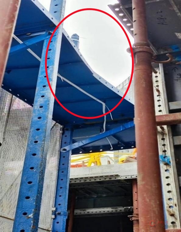 【隐患】脚手板变形严重