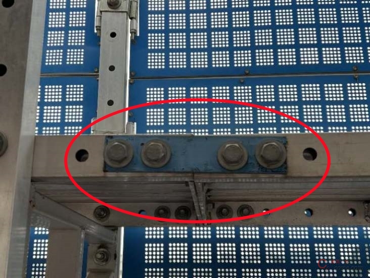 【正确】脚手板采用连接板连接