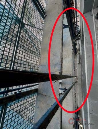 【隐患】脚手板与结构间距离大于150mm