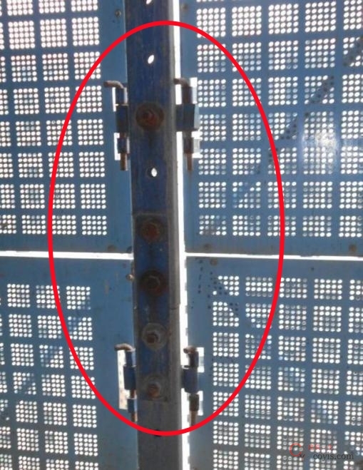 【隐患】防护网拼接缝隙大于8mm