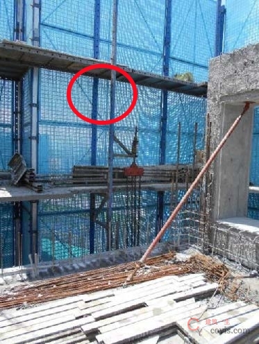 【隐患】竖向主框架未设置加强撑