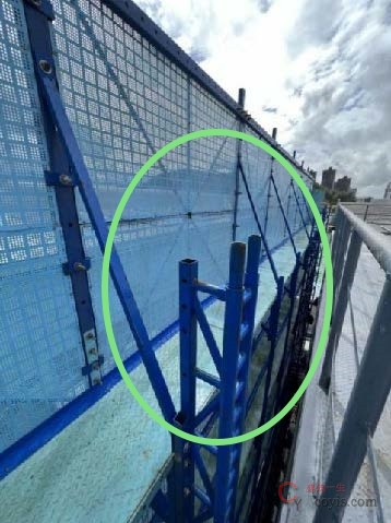 【正确】导轨覆盖至顶层脚手板