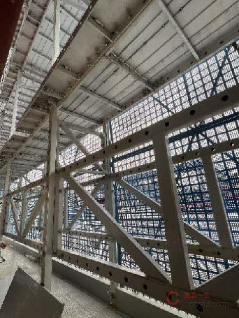 【正确】架体内外设水平支承桁架