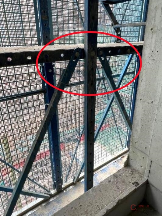 【隐患】水平支承桁架的斜杆未设置节点板与立杆连接